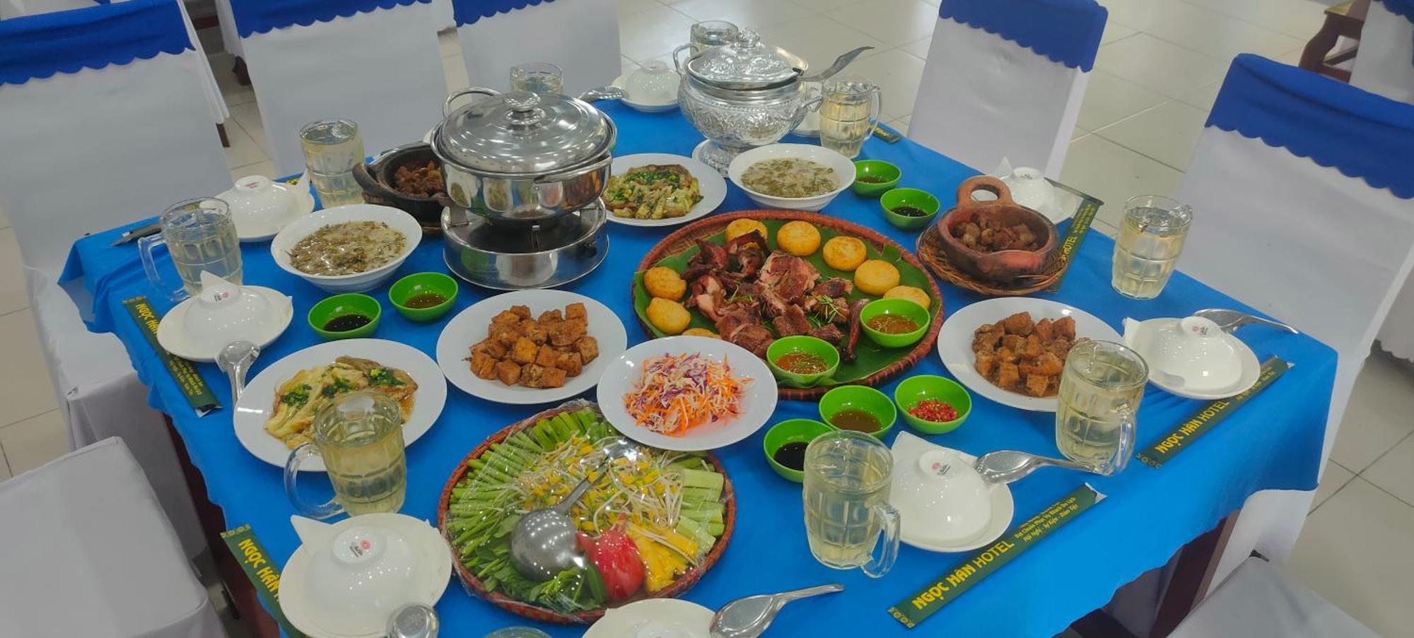 Khach San Ngoc Han Ap Vinh Phu Luaran gambar